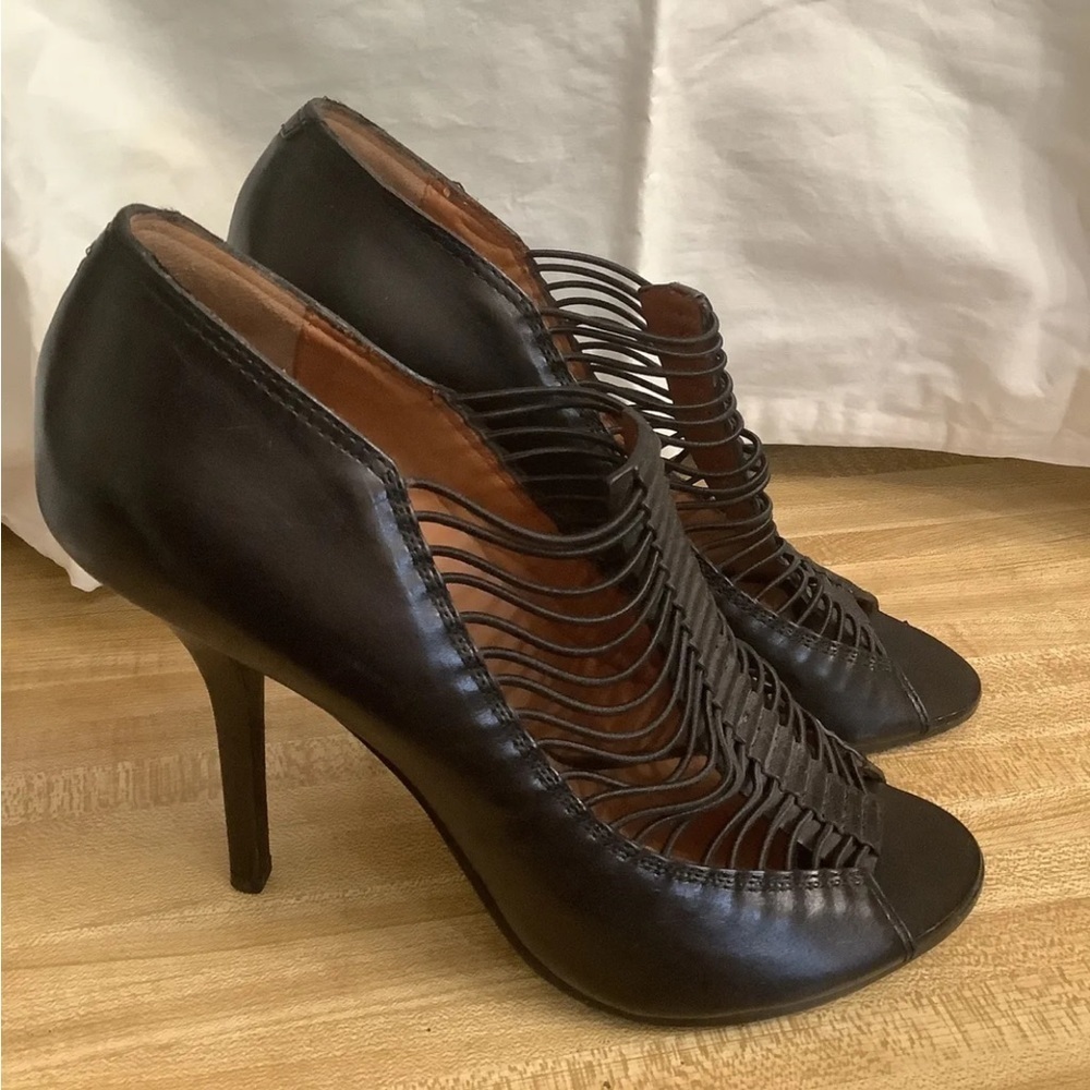 Givenchy Black Cage Peep Toe Leather Pumps Size 40-EU / 10-US NWOB - Picture 4 of 10
